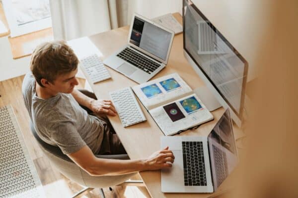 Top Benefits of Field Service Software for Job and Client Management